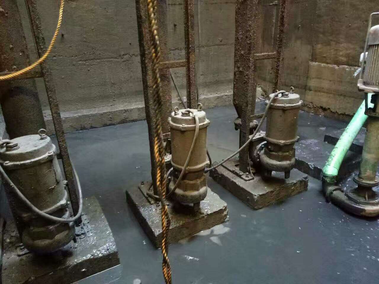 墨脱污水池清理